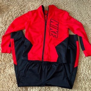 Nike sweat suit boys size 7